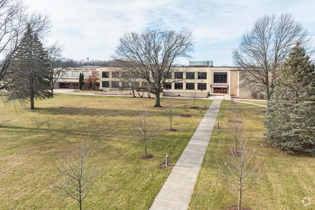 Morris Community High School serves 919 students in grades 9-12.
