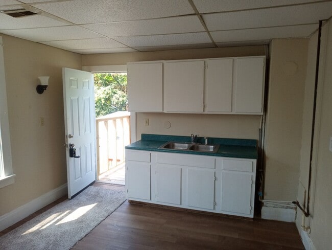 135 Everett St unit Upper, Toledo, OH 43608 - photo 3