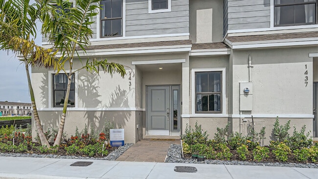 311 NE 16th St, Florida City, FL 33034 - photo 4