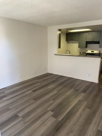 1402 N Alta Vista Blvd unit 100, Los Angeles, CA 90046 - photo 4