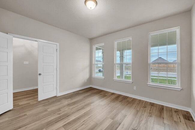 803 Nancy Olivia Cir, Killeen, TX 76542 - photo 2