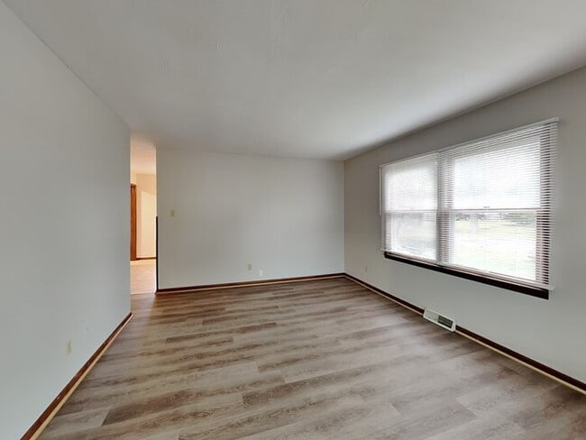 132 W Old S St, Bargersville, IN 46106 - photo 3