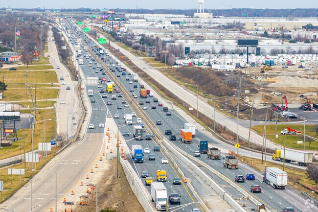 Poplar Park is minutes away from the Stevenson Expressway, I-55.