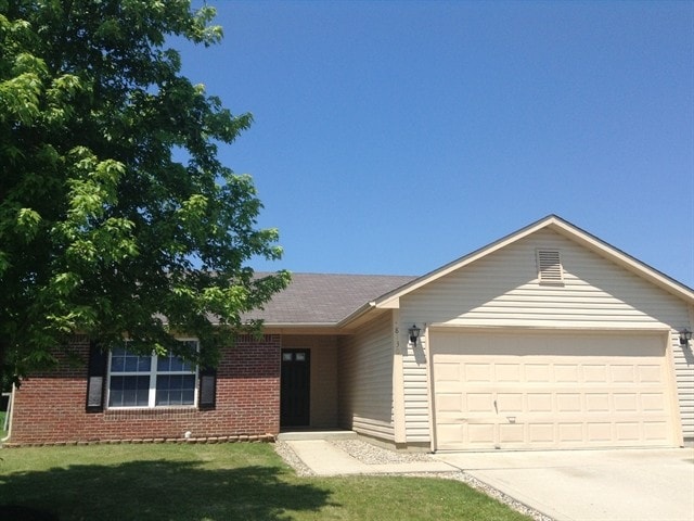 8130 N Harvest Ln, Columbus, IN 47201 - photo 1