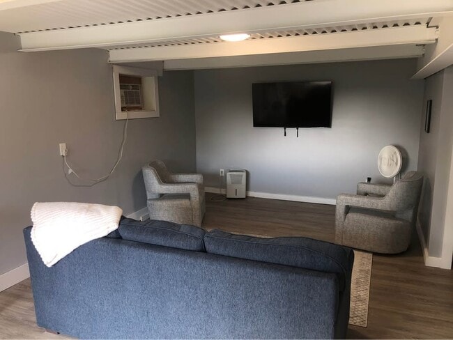 Master bedroom sitting/tv area