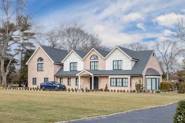 In Hewlett Bay Park, each parcel of land sits on at least 1 acre creating a countryside look.