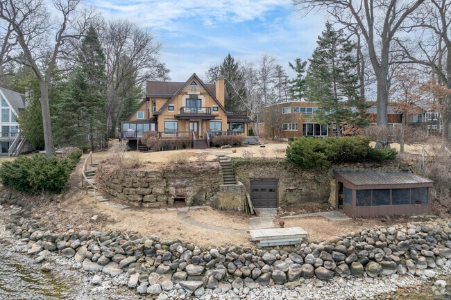 Lakefront properties are some of the most desirable ones in the Waunona neighborhood.