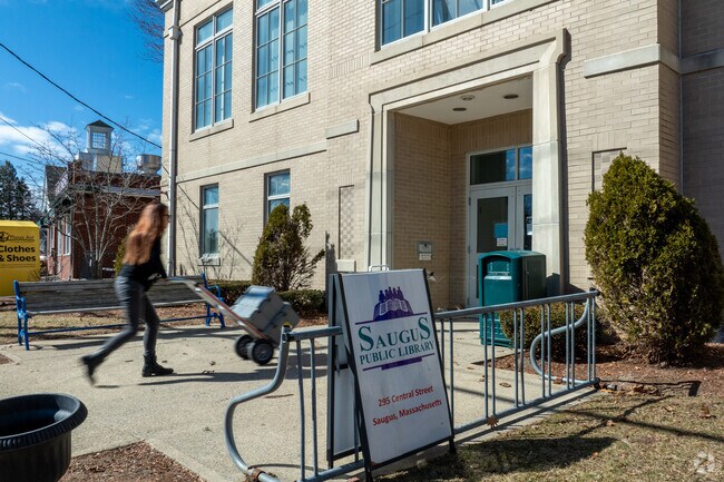 The Saugus Public Library regularly receives new books and offers a wide selection of mystery novels in Lynnhurst.