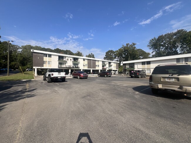 Emeralds Apartments, Dalton, GA 30720 - photo 3