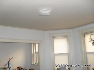 137 Park Dr Unit 10, Boston, MA 02215