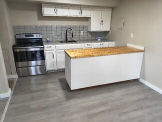 9035 SE Division St Unit 4, Portland, OR 97266