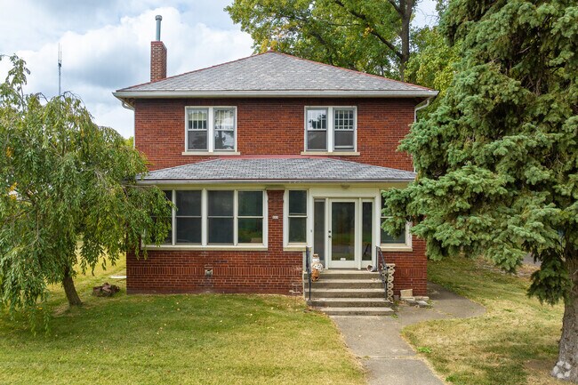 Most single family homes in South Franklinton are two stories.