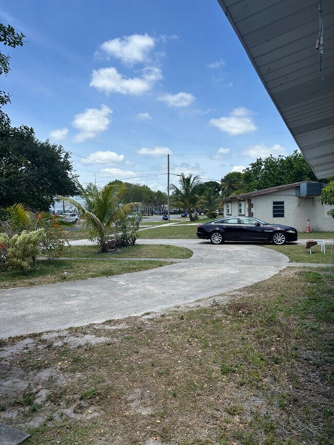 1219 NW 14th Ct unit 1219-2, Fort Lauderdale, FL 33311 - photo 2