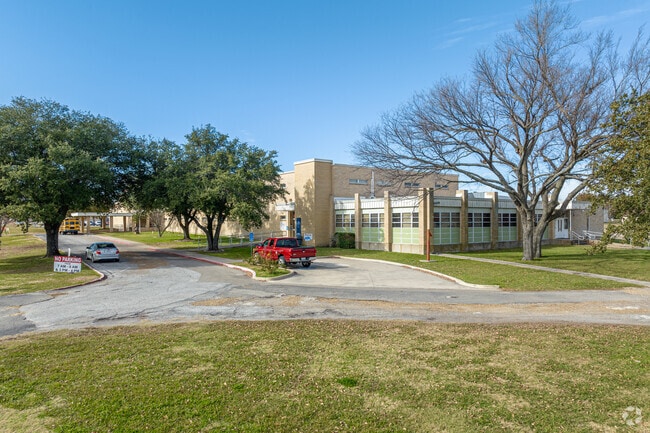 Commerce Middle School has a total enrollment of 326 students.