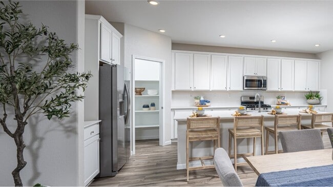 7466 Scottsville Way, Sacramento, CA 95829 - photo 2