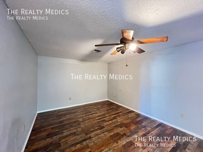 203 Fernwood St, Leesburg, FL 34748 - photo 4