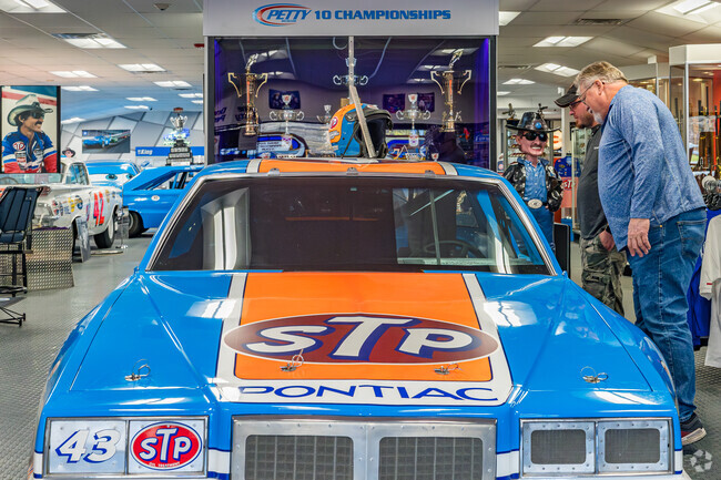 Admire the car with which Richard Petty competed in 1984 in Old Randleman.
