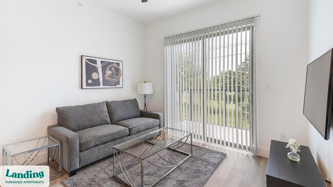 650 E Sycamore St unit 3209, Denton, TX 76201 - photo 2