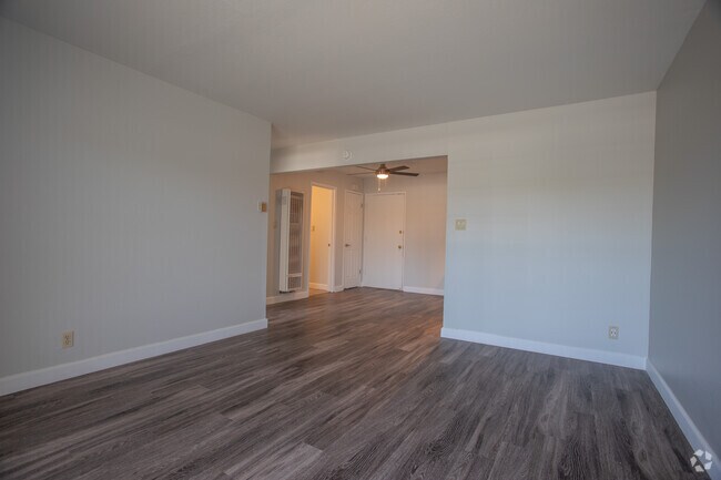 1BR, 1BA - 608 SqFt