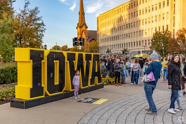 Living in Melrose means being minutes away from the University of Iowa’s vibrant campus.
