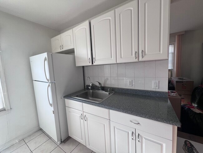 2018 Jones Rd unit 2, Fort Lee, NJ 07024 - photo 5