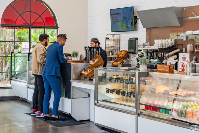 Le Parc Cafe offers Granada residents breakfast and lunch items across the golf course.