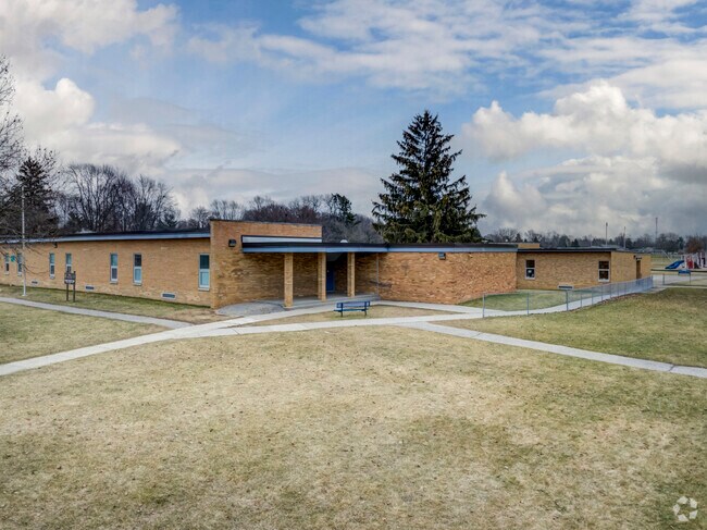 Sycamore Elementary School, Entrance-2
