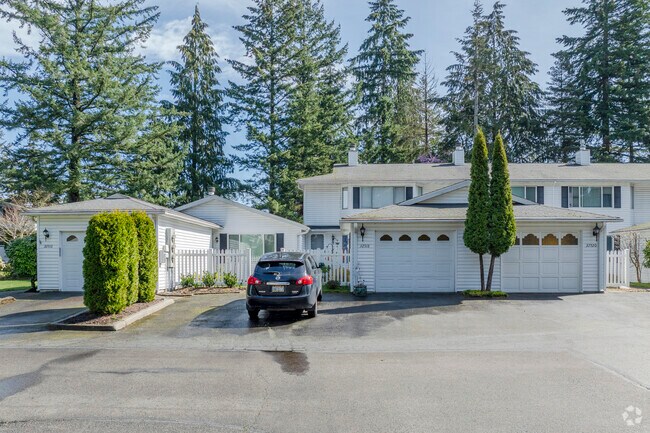 Townhomes offer a convenient living option for locals in Kitts Corner Washington.