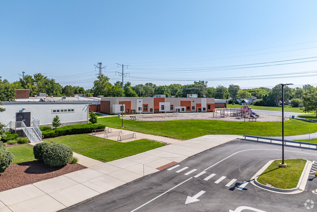 Independence Elementary School scores a B- on Niche.