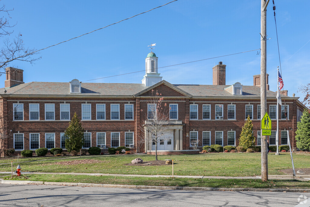 Mercer Elementary School, Rankings & Reviews - Homes.com