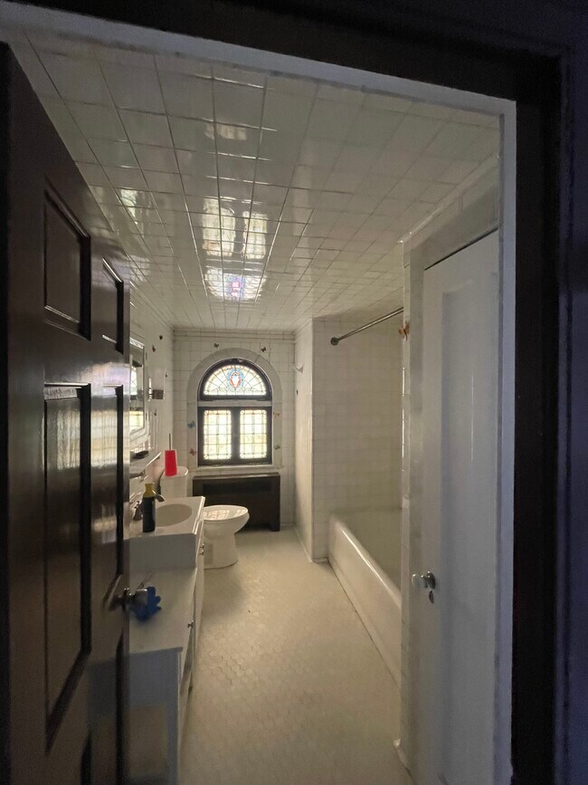 1192 Overlook Ave unit Senior housing, Cincinnati, OH 45238 - photo 5