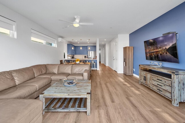 717-21 Island Ct unit FL2-ID1038981P, San Diego, CA 92109 - photo 2