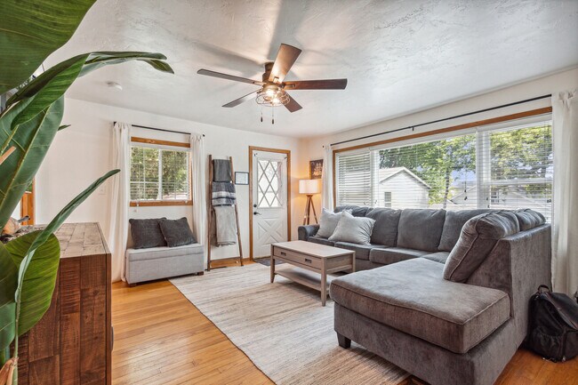 240 Koshkonong Dr, Edgerton, WI 53534 - photo 4