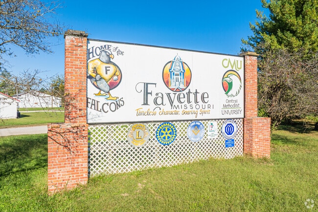 Fayette welcome sign marks the seat of Howard County.