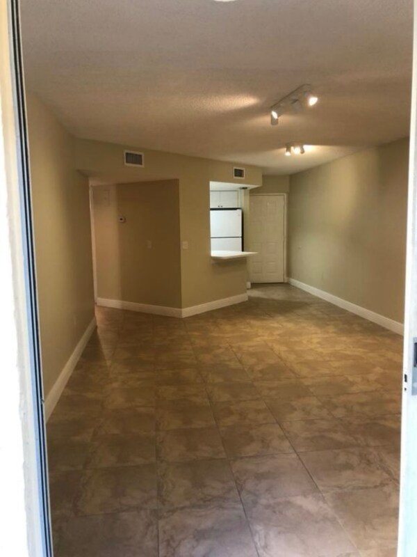 8343 Lake Dr, Doral, FL 33166 - photo 5