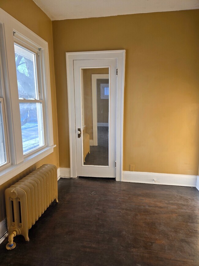 716 Elwood Ave N unit Upper Level Unit, Minneapolis, MN 55411 - photo 6