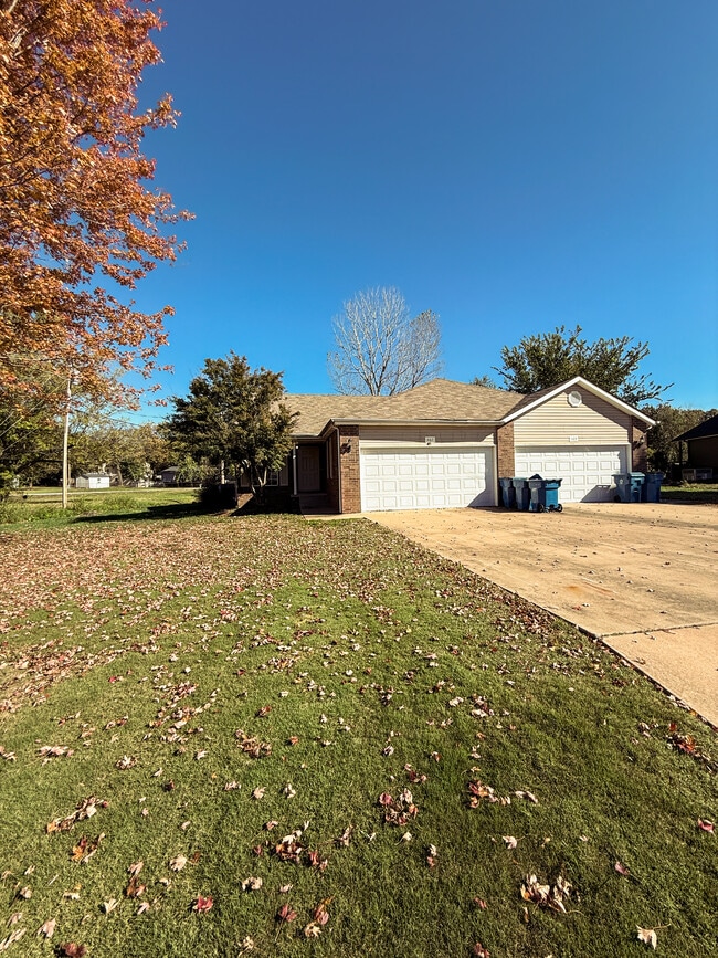 507 W Briarbrook Ln, Carl Junction, MO 64834