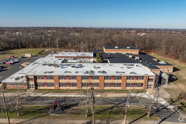 Cliffwood Elementary School's academics get an B- rating from NICHE.