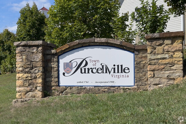 Purcellville’s rich history dates back to the 1700s.