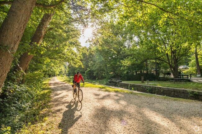 Enjoy Bannockburn's beauty along Crescent and O Canal trail, an outdoor oasis.