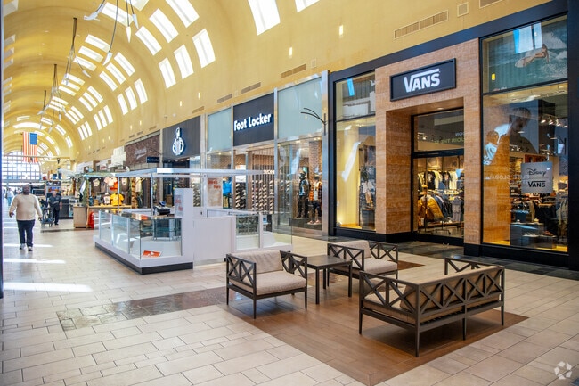 Major brands can be found at Park Place mall in Colonia Del Valle.