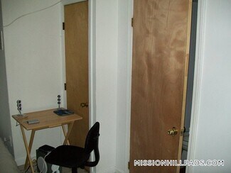 28 S Huntington Ave Unit B1, Boston, MA 02130