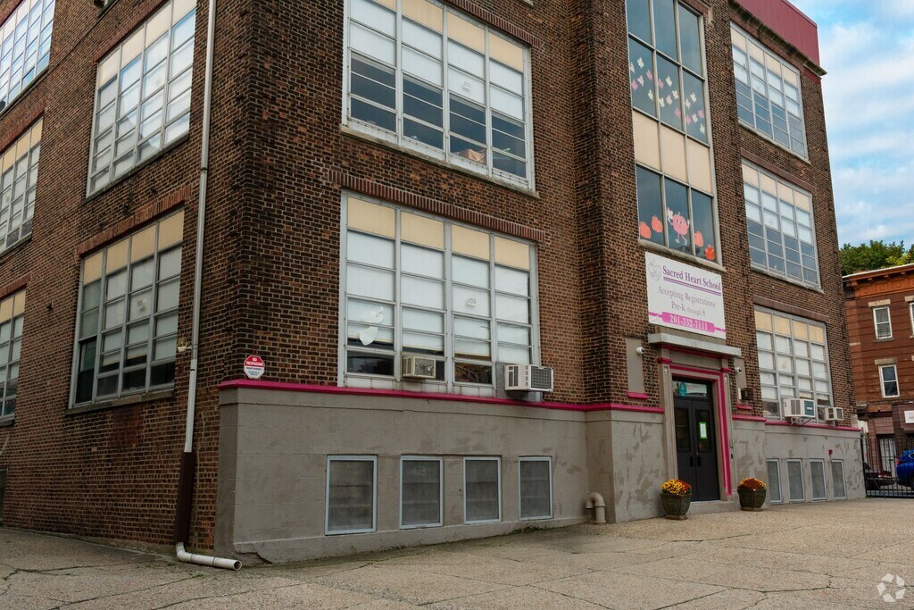 Sacred Heart School serves students in the Greenville community.