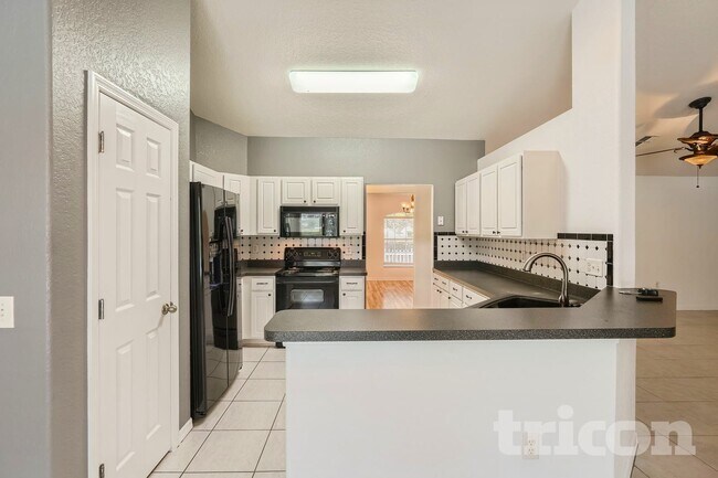 2334 Danforth Rd, Spring Hill, FL 34608 - photo 2