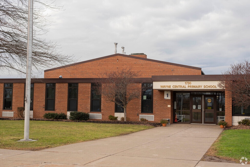 Ontario Primary School provides education in 
Wayne County.