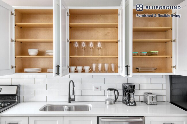 911 W School St unit FL1-ID944, Chicago, IL 60657 - photo 7