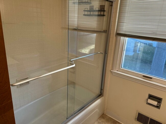 Shower & tub