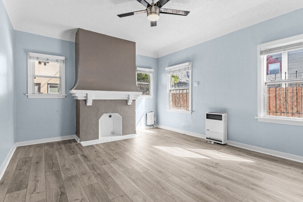 1115 E Broadway unit 3, Long Beach, CA 90802 - photo 1