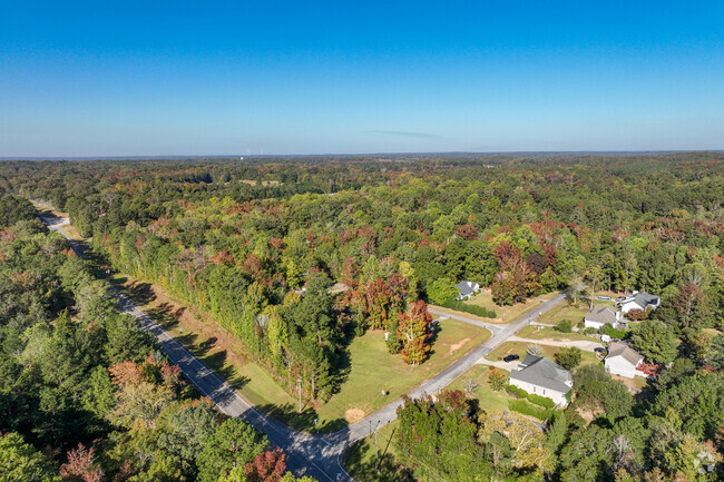 Evergreen Plantations is a peaceful quiet community on the outskirts of Gray.
