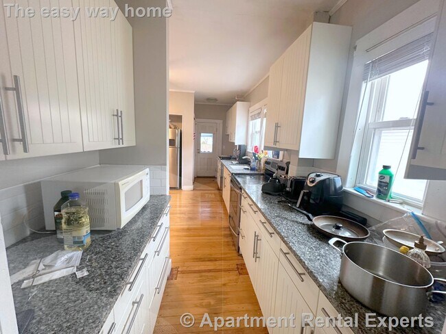 281 Alewife Brook Pkwy unit 2, Somerville, MA 02144 - photo 3